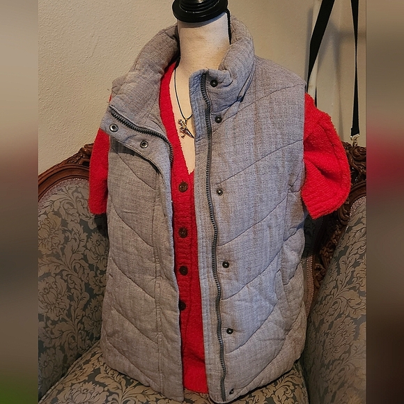 GAP Gray Quilted Vest - Picture 6 of 8
